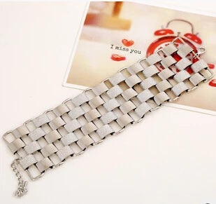 KMVEXO 2022 New Fashion Designer Bijoux Bracelets For Women Accessories Gold Color Alloy Cuff Bangles Statement Jewelry